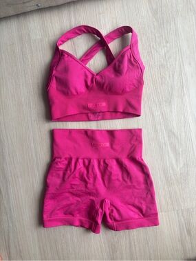Bo+Tee Seamless Shorts Set in Fuschia/Hot Pink